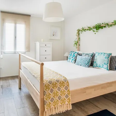 Cozy With Splashes Of Color Apartment L’Hospitalet de Llobregat
