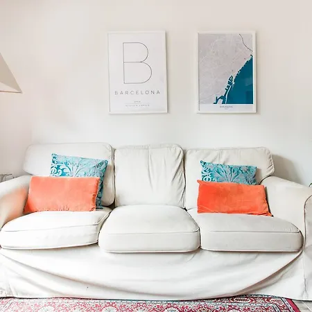 Cozy With Splashes Of Color L’Hospitalet de Llobregat