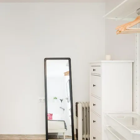 Cozy With Splashes Of Color * لوسبيتاليت دي يوبريغات