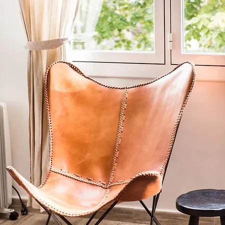 Cozy With Splashes Of Color Lejlighed