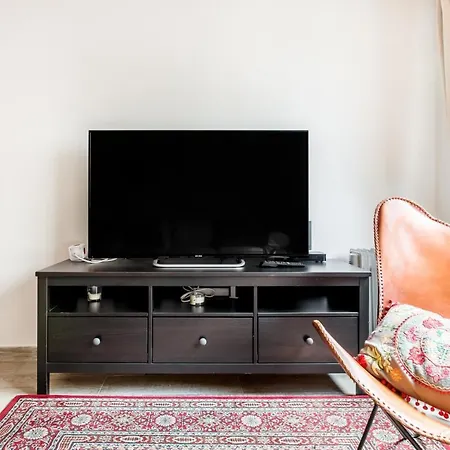Cozy With Splashes Of Color Lejlighed *