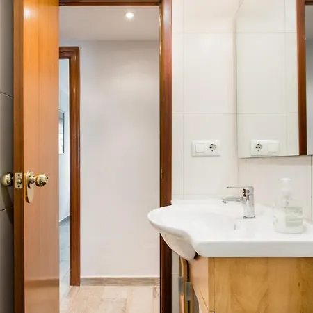 Lejlighed Cozy With Splashes Of Color L'Hospitalet de Llobregat